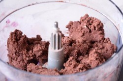 название картинки Шоколадный пирог с творогом и вишней