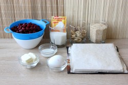 Штрудель с вишней из слоёного теста - шаг 1