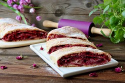 Штрудель с вишней из слоёного теста - шаг 7