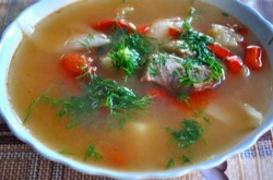 название картинки Вкусный суп шурпа на костре в казане