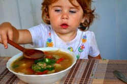 название картинки Вкусный суп шурпа на костре в казане