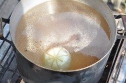 название картинки Вкусный суп шурпа на костре в казане