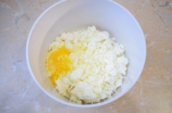 Сырники с бананом и творогом - шаг 1