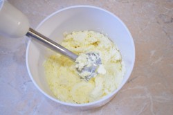 Сырники с бананом и творогом - шаг 2