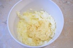 Сырники с бананом и творогом - шаг 3