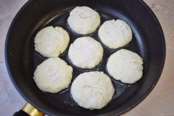 Сырники с бананом и творогом - шаг 6