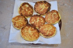 Сырники с бананом и творогом - шаг 8