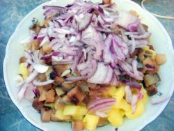 название картинки Салат закусочный с солеными огурцами