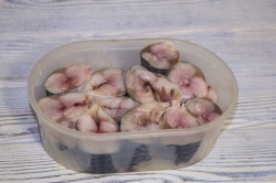 название картинки Слабосоленая скумбрия в домашних условиях