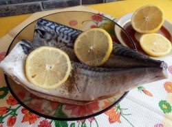 Скумбрия с картошкой в фольге в духовке - шаг 3