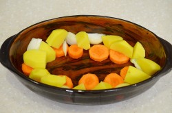 название картинки Скумбрия с овощами запеченная в духовке