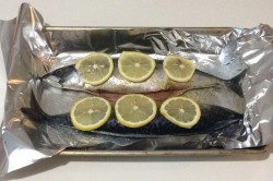 Скумбрия запеченная в фольге в духовке с лимоном