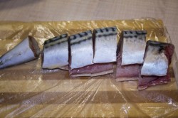название картинки Скумбрия в луковой шелухе за 3 минуты  быстро и вкусно