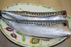 название картинки Скумбрия в луковой шелухе за 3 минуты  быстро и вкусно