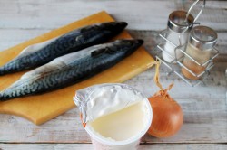 название картинки Скумбрия в сметане в духовке запеченная