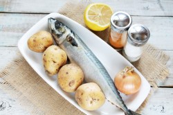 Скумбрия запеченная  с картошкой в духовке