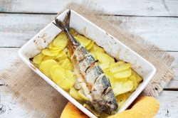 Скумбрия запеченная  с картошкой в духовке