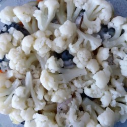 Скумбрия запеченная с овощами в сливках в духовке