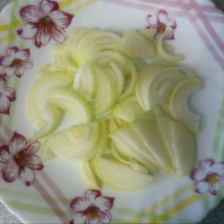 Скумбрия запеченная с овощами в сливках в духовке