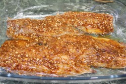 Скумбрия запеченная с паприкой и чесноком - шаг 4 Скумбрия запеченная с паприкой и чесноком - шаг 4