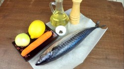 Скумбрия целиком в духовке с морковью и луком - шаг 1 Скумбрия целиком в духовке с морковью и луком - шаг 1