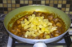 Сладкая свинина с ананасами