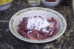 Сладкая свинина с ананасами