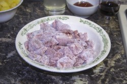 Сладкая свинина с ананасами