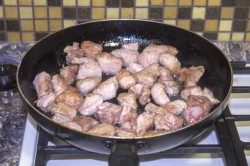 Сладкая свинина с ананасами