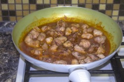 Сладкая свинина с ананасами