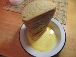 название картинки Сладкие гренки с яйцом и молоком