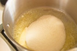 Сладкие пирожки из дрожжевого теста с яблоками и тыквой