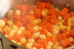 Сладкие пирожки из дрожжевого теста с яблоками и тыквой