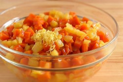 Сладкие пирожки из дрожжевого теста с яблоками и тыквой