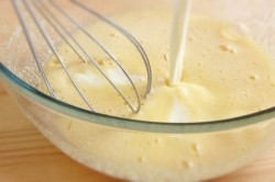 Сладкие пирожки из дрожжевого теста с яблоками и тыквой