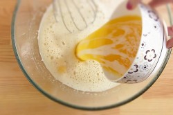 Сладкие пирожки из дрожжевого теста с яблоками и тыквой