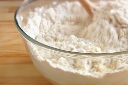 Сладкие пирожки из дрожжевого теста с яблоками и тыквой