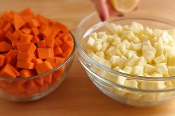 Сладкие пирожки из дрожжевого теста с яблоками и тыквой