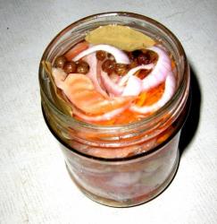 Сладкий маринованный лосось