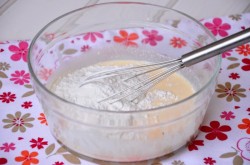 Сладкий творожный омлет