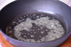 Сладкий творожный омлет