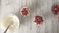 Суфле из сливок и желатина с земляникой - шаг 9 Суфле из сливок и желатина с земляникой - шаг 9