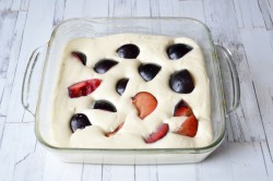 Сливовый пирог на кефире