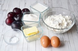 Сливовый пирог на кефире