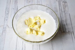 Сливовый пирог на кефире