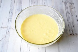 Сливовый пирог на кефире