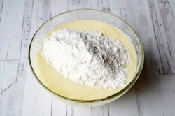 Сливовый пирог на кефире