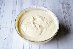 Сливовый пирог на кефире