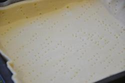 название картинки Быстрая и простая пицца из слоеного теста в духовке