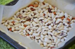 название картинки Быстрая и простая пицца из слоеного теста в духовке